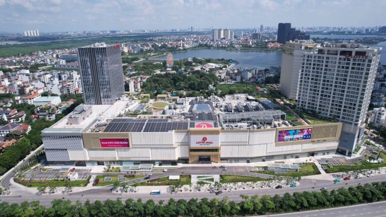 Lotte Mall là một trong số các tiện ích ngoại khu gần với Westlake Residential.